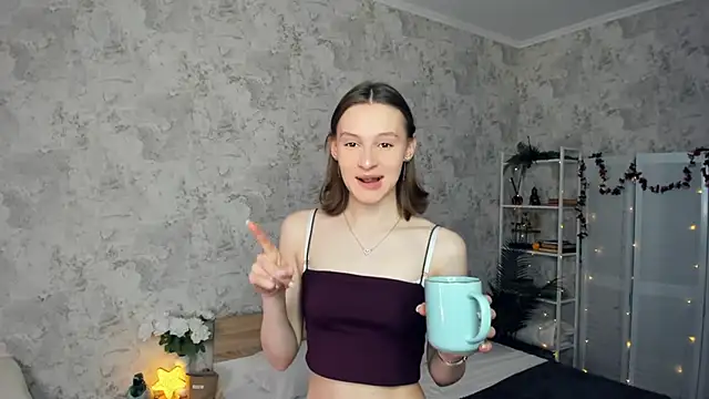 Snapshot of LianneBynon chatting on 05/03/26, 08:20 LianneBynon online show from 05/03/26, 08:20