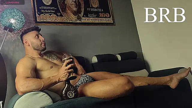 Snapshot of williamparra55 chatting on 03/26/26, 01:06 williamparra55 online show from 03/26/26, 01:06