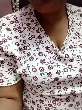 Snapshot of priya__sexxyy chatting on 04/08/26, 05:24 priya sexxyy online show from 04/08/26, 05:24