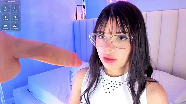 Snapshot of cherry_monroe chatting on 02/06/26, 10:40 cherry monroe online show from 02/06/26, 10:40