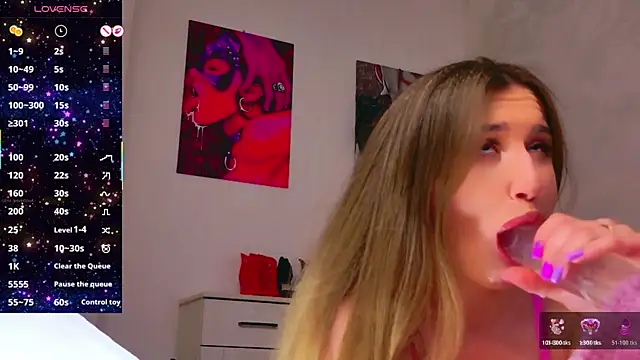 Snapshot of JasminUqueen chatting on 04/09/26, 06:19 JasminUqueen online show from 04/09/26, 06:19