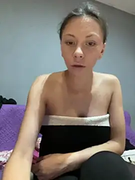 Snapshot of Foxy20withBear chatting on 07/17/26, 07:19 Foxy20withBear online show from 07/17/26, 07:19