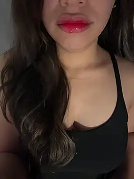 Snapshot of QuynhAnh_2k1 chatting on 02/18/26, 10:06 QuynhAnh 2k1 online show from 02/18/26, 10:06