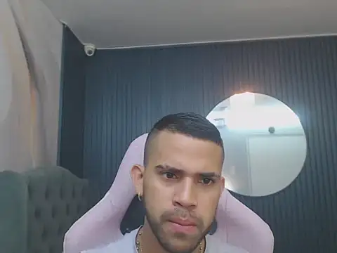 Snapshot of chacorta_ chatting on 05/12/26, 01:03 chacorta online show from 05/12/26, 01:03