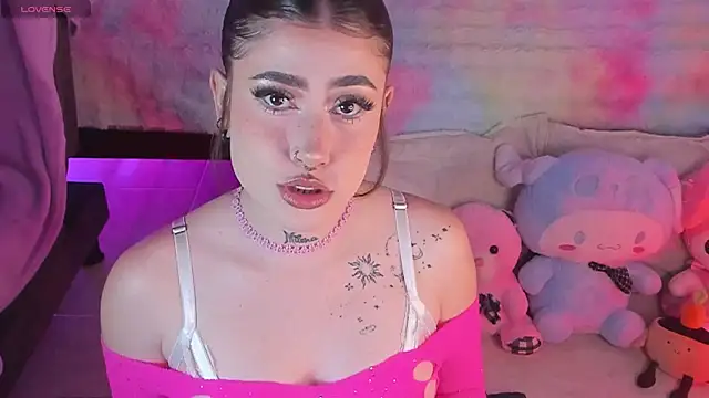 Snapshot of Tamara_uwu chatting on 04/15/26, 10:54 Tamara uwu online show from 04/15/26, 10:54