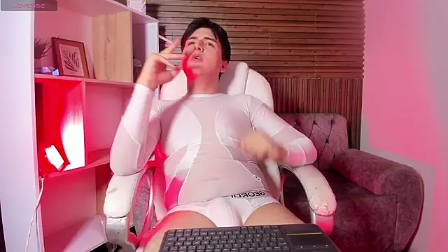 noahWolff  online show from 02/01/26, 04:44