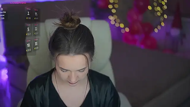 Snapshot of OliviaMoore_ chatting on 02/17/26, 06:43 OliviaMoore online show from 02/17/26, 06:43