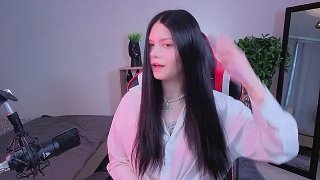 Maria trend online show from 02/14/26, 02:47