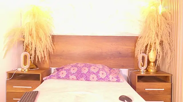 Snapshot of mollyjackson_ chatting on 04/19/26, 12:59 mollyjackson online show from 04/19/26, 12:59