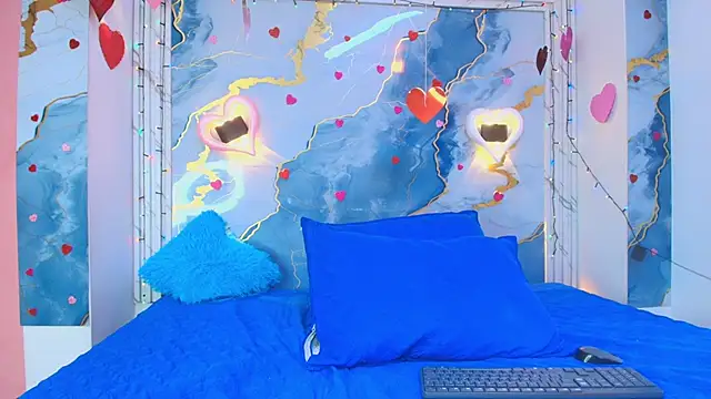 Snapshot of crystal_love08 chatting on 02/27/26, 07:25 crystal love08 online show from 02/27/26, 07:25