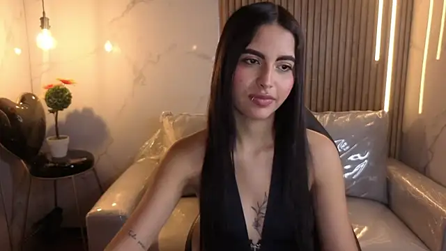 Snapshot of Perla_lovely_ chatting on 04/27/26, 12:47 Perla lovely online show from 04/27/26, 12:47