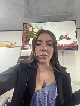 Snapshot of Sweet_bellaa_ chatting on 04/23/26, 04:35 Sweet bellaa online show from 04/23/26, 04:35