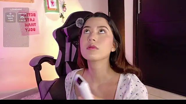 Snapshot of emicute_ chatting on 02/13/26, 02:57 emicute online show from 02/13/26, 02:57