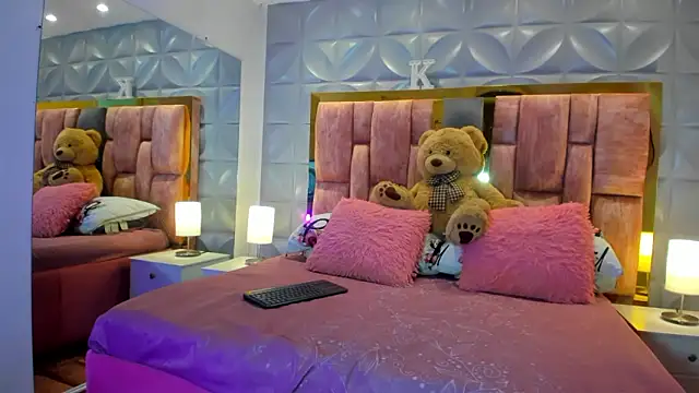 Snapshot of Paris_Velvet chatting on 01/31/26, 10:08 Paris Velvet online show from 01/31/26, 10:08