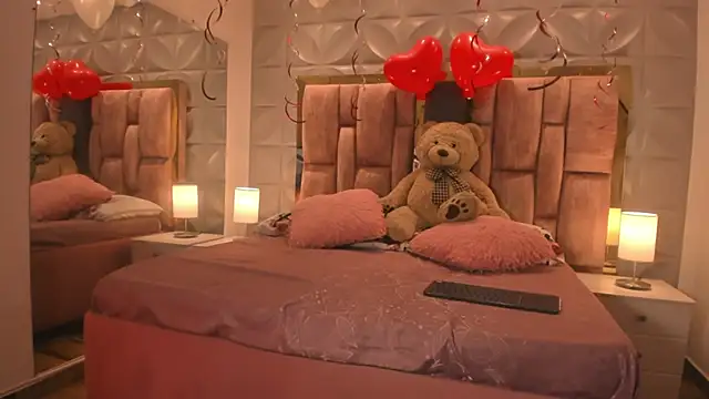 Snapshot of Paris_Velvet chatting on 02/14/26, 10:06 Paris Velvet online show from 02/14/26, 10:06