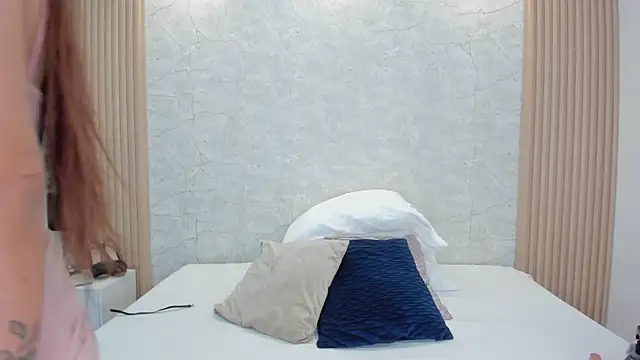 ViolettaRousee  online show from 04/01/26, 09:56