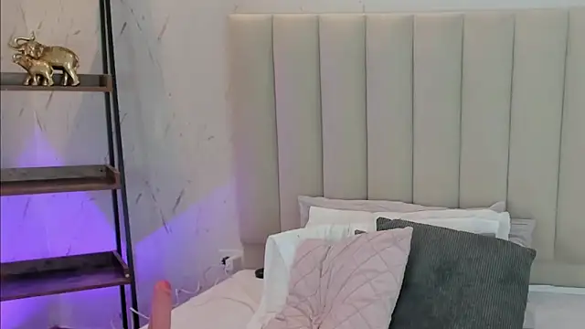 ViolettaRousee  online show from 04/16/26, 10:45