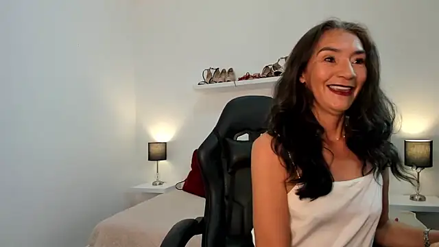 Snapshot of Emma_Mendozaa chatting on 02/16/26, 11:39 Emma Mendozaa online show from 02/16/26, 11:39