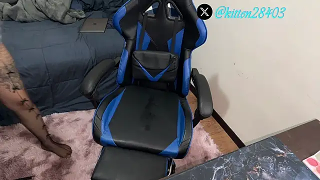 Snapshot of Ales_Kitten_Live chatting on 03/24/26, 10:37 Ales Kitten Live online show from 03/24/26, 10:37