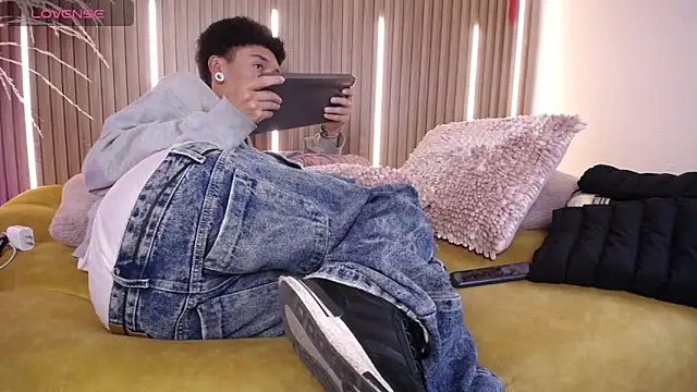 Snapshot of David_Banks_ chatting on 03/18/26, 12:52 David Banks online show from 03/18/26, 12:52