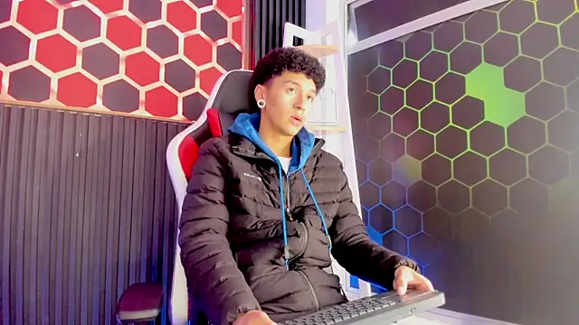 Snapshot of David_Banks_ chatting on 04/04/26, 12:24 David Banks online show from 04/04/26, 12:24