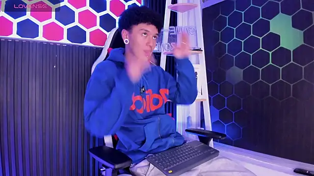 Snapshot of David_Banks_ chatting on 04/08/26, 12:38 David Banks online show from 04/08/26, 12:38