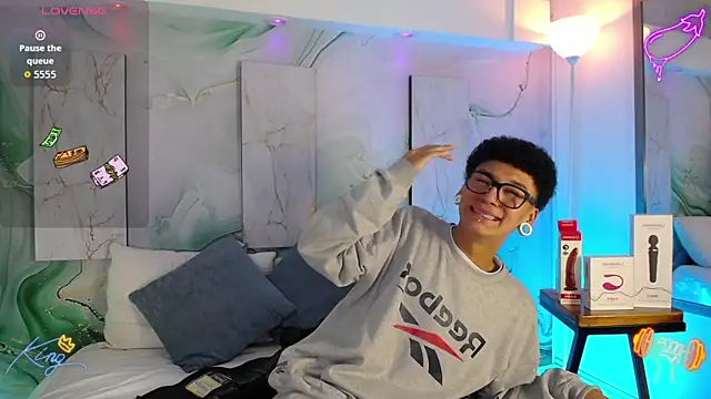 Snapshot of David_Banks_ chatting on 04/13/26, 12:43 David Banks online show from 04/13/26, 12:43