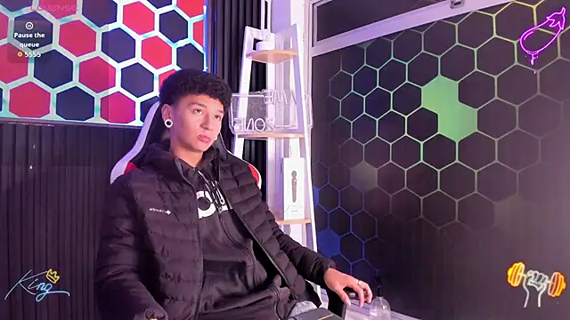 Snapshot of David_Banks_ chatting on 04/16/26, 12:39 David Banks online show from 04/16/26, 12:39