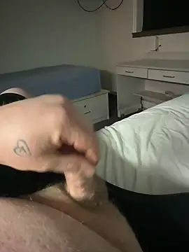 Snapshot of arcticman103 chatting on 02/05/26, 04:39 arcticman103 online show from 02/05/26, 04:39