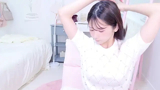 Snapshot of _MIYUnya chatting on 04/17/26, 12:57 MIYUnya online show from 04/17/26, 12:57