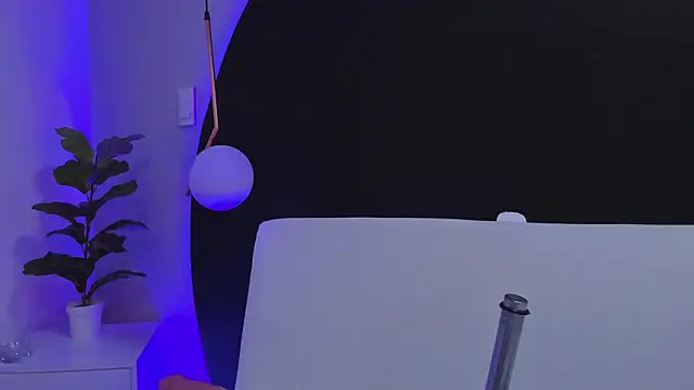 Snapshot of lunamiller_01 chatting on 03/18/26, 06:05 lunamiller 01 online show from 03/18/26, 06:05