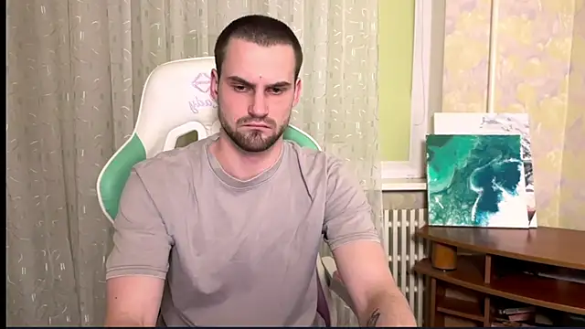 Snapshot of Cari__ chatting on 02/04/26, 06:58 Cari online show from 02/04/26, 06:58