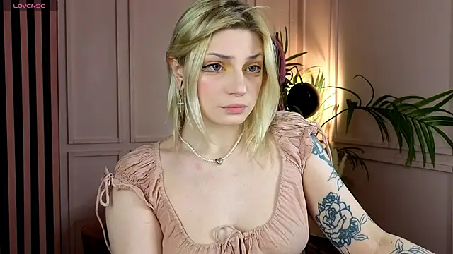 Snapshot of AvaSun chatting on 02/24/26, 10:41 AvaSun online show from 02/24/26, 10:41