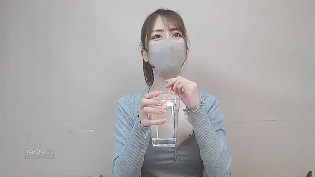 Snapshot of Piko_crystal chatting on 04/12/26, 10:31 Piko crystal online show from 04/12/26, 10:31