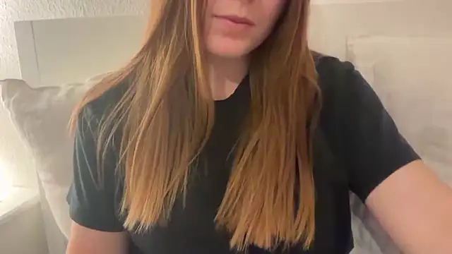 Snapshot of Lucyschickt chatting on 03/07/26, 05:54 Lucyschickt online show from 03/07/26, 05:54