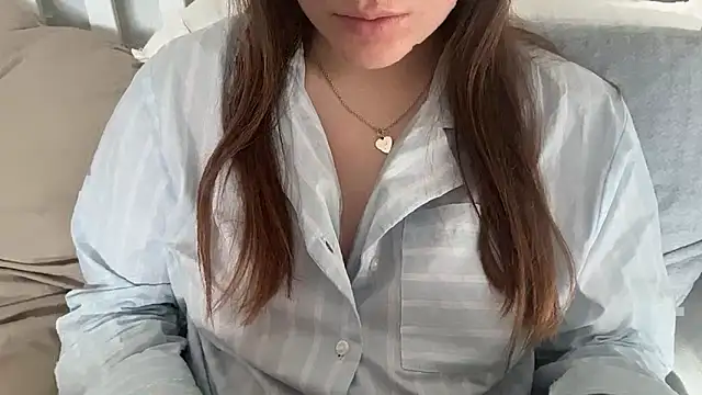 Snapshot of Lucyschickt chatting on 04/06/26, 06:47 Lucyschickt online show from 04/06/26, 06:47