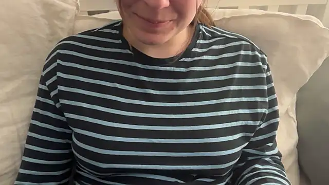 Snapshot of Lucyschickt chatting on 04/12/26, 07:19 Lucyschickt online show from 04/12/26, 07:19