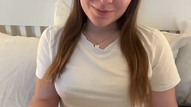 Snapshot of Lucyschickt chatting on 04/13/26, 05:51 Lucyschickt online show from 04/13/26, 05:51