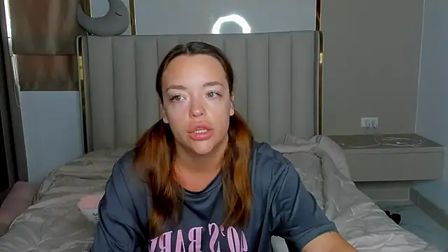 Snapshot of stellaa_quenn chatting on 04/19/26, 12:11 stellaa quenn online show from 04/19/26, 12:11