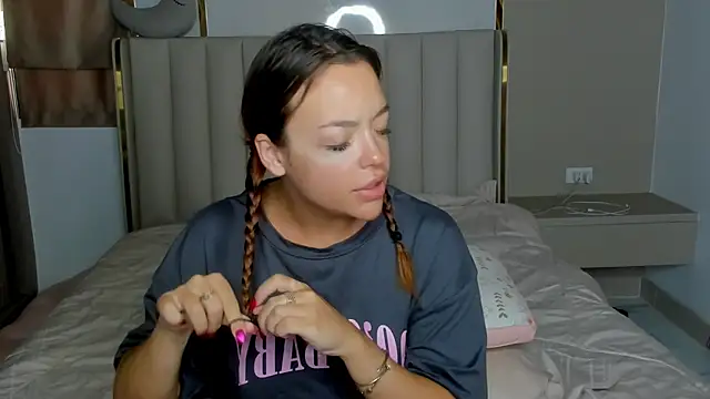 Snapshot of stellaa_quenn chatting on 04/21/26, 12:12 stellaa quenn online show from 04/21/26, 12:12