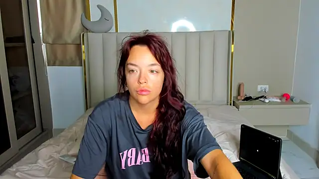 Snapshot of stellaa_quenn chatting on 07/16/26, 12:05 stellaa quenn online show from 07/16/26, 12:05