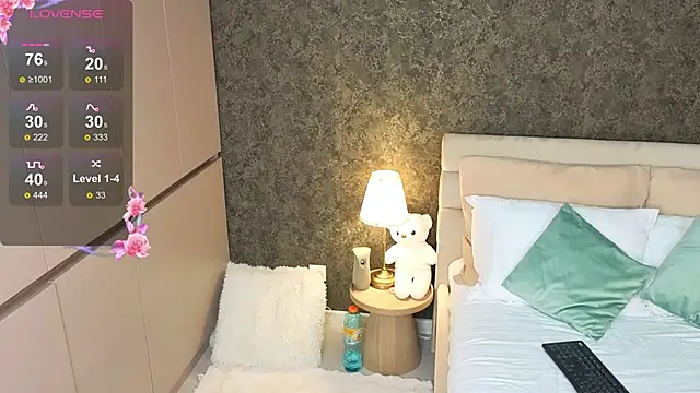 AuraM00n online show from 04/09/26, 07:19