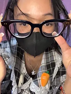 Snapshot of Leeeiuu chatting on 02/20/26, 01:44 Leeeiuu online show from 02/20/26, 01:44