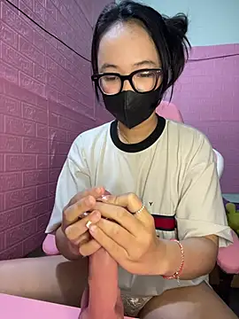 Snapshot of Leeeiuu chatting on 02/25/26, 02:48 Leeeiuu online show from 02/25/26, 02:48