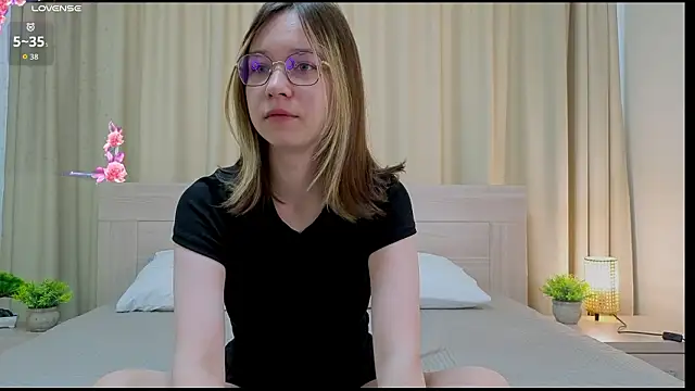 Snapshot of alorenna chatting on 02/12/26, 06:19 alorenna online show from 02/12/26, 06:19