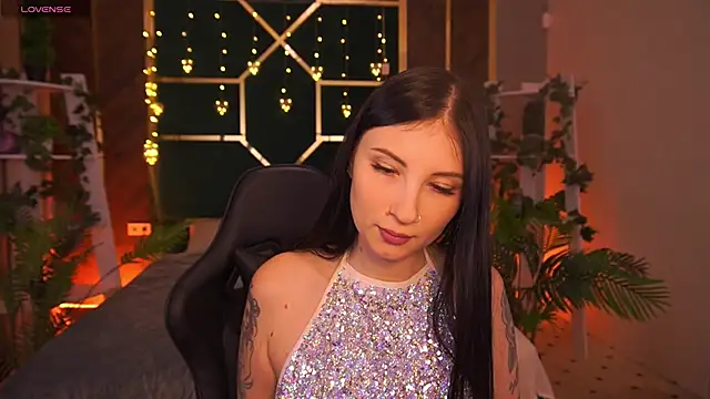 Snapshot of LunaaMay chatting on 02/25/26, 03:32 LunaaMay online show from 02/25/26, 03:32