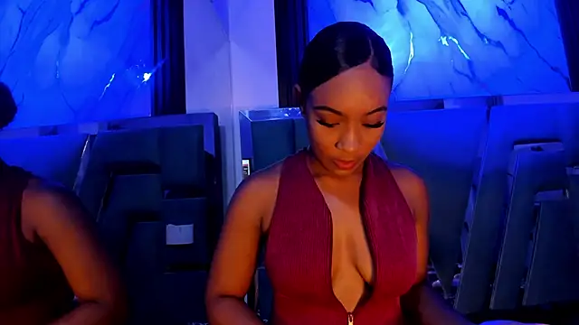 Snapshot of emii_brown chatting on 04/19/26, 01:38 emii brown online show from 04/19/26, 01:38