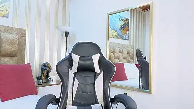 Snapshot of amara_queen_ chatting on 03/15/26, 12:44 amara queen online show from 03/15/26, 12:44