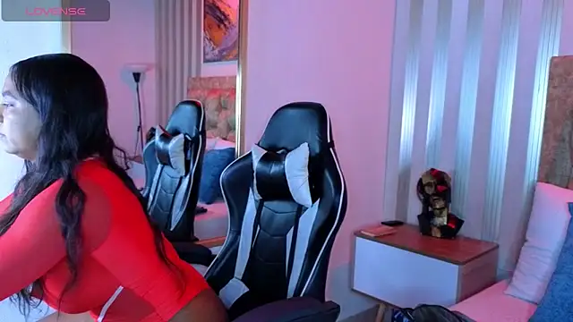 Snapshot of amara_queen_ chatting on 04/17/26, 11:46 amara queen online show from 04/17/26, 11:46