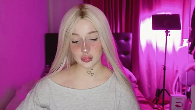 Snapshot of Lolykari chatting on 03/28/26, 06:51 Lolykari online show from 03/28/26, 06:51